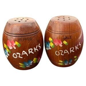 🌸 Vintage Ozarks Wooden Barrel Salt & Pepper Shakers Hand Painted Rustic